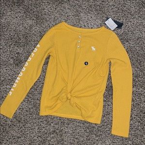 Abercrombie girls tee.